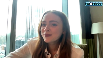 2022-11-03_-_extratv_-_Dear_Zoe_Interview_mp46420.jpg