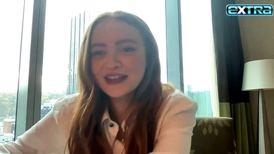 2022-11-03_-_extratv_-_Dear_Zoe_Interview_mp46515.jpg