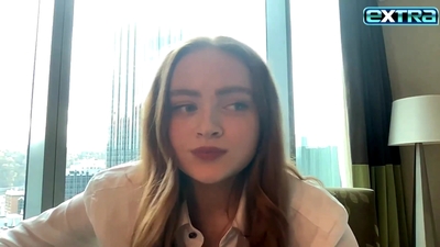 2022-11-03_-_extratv_-_Dear_Zoe_Interview_mp46563.jpg