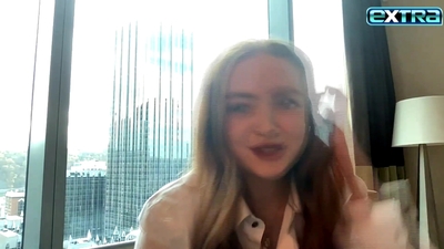2022-11-03_-_extratv_-_Dear_Zoe_Interview_mp46573.jpg