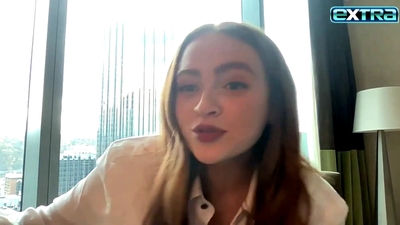 2022-11-03_-_extratv_-_Dear_Zoe_Interview_mp46615.jpg