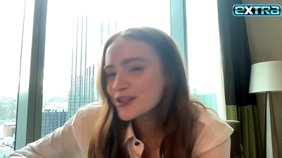 2022-11-03_-_extratv_-_Dear_Zoe_Interview_mp46712.jpg