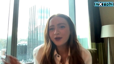 2022-11-03_-_extratv_-_Dear_Zoe_Interview_mp46719.jpg