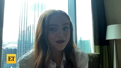 2022-11-05_-_Entertainment_Tonight_-_Dear_Zoe_Interview_mp46836.jpg