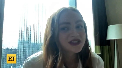 2022-11-05_-_Entertainment_Tonight_-_Dear_Zoe_Interview_mp46839.jpg