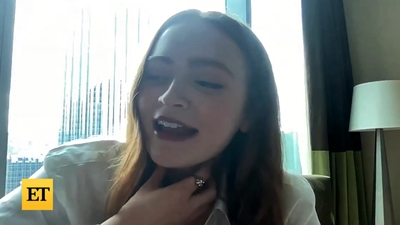 2022-11-05_-_Entertainment_Tonight_-_Dear_Zoe_Interview_mp46866.jpg