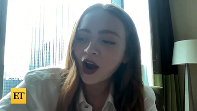 2022-11-05_-_Entertainment_Tonight_-_Dear_Zoe_Interview_mp46868.jpg