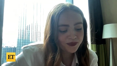 2022-11-05_-_Entertainment_Tonight_-_Dear_Zoe_Interview_mp46871.jpg