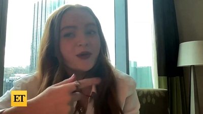 2022-11-05_-_Entertainment_Tonight_-_Dear_Zoe_Interview_mp46915.jpg