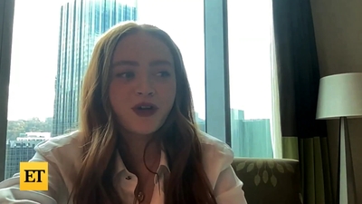 2022-11-05_-_Entertainment_Tonight_-_Dear_Zoe_Interview_mp46917.jpg