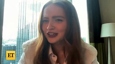 2022-11-05_-_Entertainment_Tonight_-_Dear_Zoe_Interview_mp46924.jpg