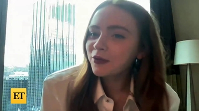 2022-11-05_-_Entertainment_Tonight_-_Dear_Zoe_Interview_mp46940.jpg