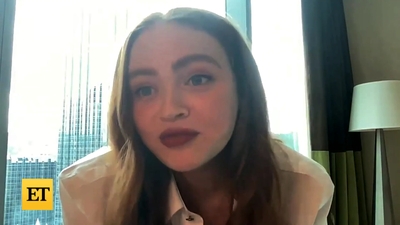 2022-11-05_-_Entertainment_Tonight_-_Dear_Zoe_Interview_mp46944.jpg