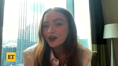 2022-11-05_-_Entertainment_Tonight_-_Dear_Zoe_Interview_mp46947.jpg