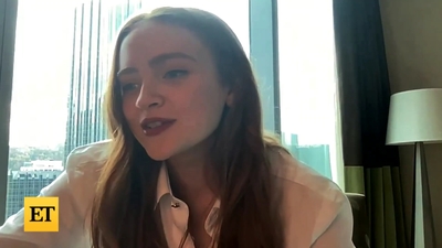 2022-11-05_-_Entertainment_Tonight_-_Dear_Zoe_Interview_mp46969.jpg