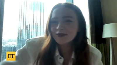 2022-11-05_-_Entertainment_Tonight_-_Dear_Zoe_Interview_mp47004.jpg