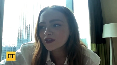 2022-11-05_-_Entertainment_Tonight_-_Dear_Zoe_Interview_mp47020.jpg