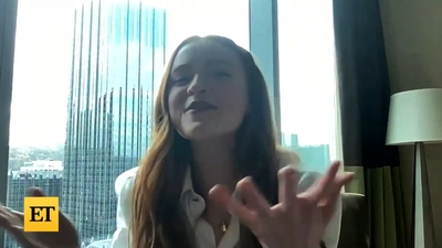 2022-11-05_-_Entertainment_Tonight_-_Dear_Zoe_Interview_mp47040.jpg