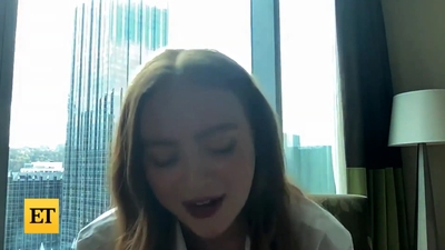 2022-11-05_-_Entertainment_Tonight_-_Dear_Zoe_Interview_mp47043.jpg