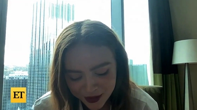2022-11-05_-_Entertainment_Tonight_-_Dear_Zoe_Interview_mp47044.jpg