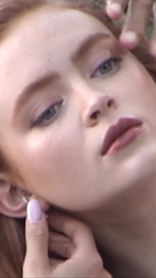 2022-12_-_Lea_Winkler_for_LOfficiel_Winter_2022_video_2_mp40032.jpg