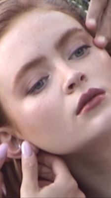 2022-12_-_Lea_Winkler_for_LOfficiel_Winter_2022_video_2_mp40033.jpg