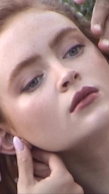 2022-12_-_Lea_Winkler_for_LOfficiel_Winter_2022_video_2_mp40034.jpg