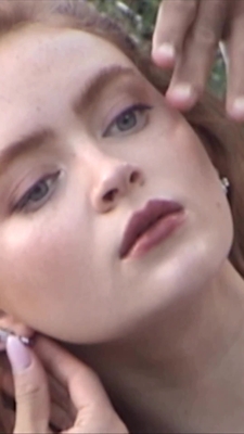 2022-12_-_Lea_Winkler_for_LOfficiel_Winter_2022_video_2_mp40038.jpg