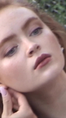 2022-12_-_Lea_Winkler_for_LOfficiel_Winter_2022_video_2_mp40039.jpg
