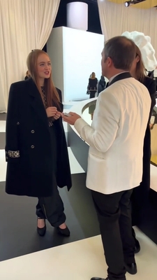 2022-12-13_-_Le_Grand_Numero_De_Chanel_Fragance_Show_1_mp411968.jpg