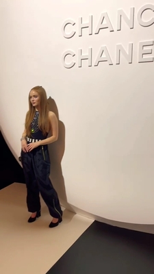 2022-12-13_-_Le_Grand_Numero_De_Chanel_Fragance_Show_2_mp411970.jpg