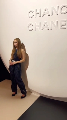 2022-12-13_-_Le_Grand_Numero_De_Chanel_Fragance_Show_2_mp411972.jpg