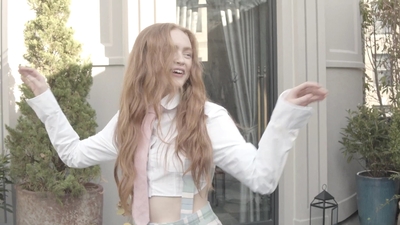 2022-12-14_-_A_Flaunt_Film_-_Sadie_Sink_Presented_by_Thom_Browne_mp40115.jpg