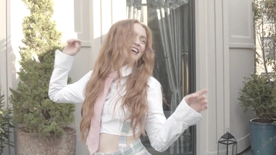 2022-12-14_-_A_Flaunt_Film_-_Sadie_Sink_Presented_by_Thom_Browne_mp40116.jpg