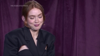 2022-12-14_-_AP_Breakthrough_Entertainer_Sadie_Sink_mp412028.jpg