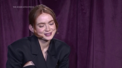 2022-12-14_-_AP_Breakthrough_Entertainer_Sadie_Sink_mp412030.jpg