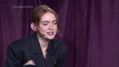 2022-12-14_-_AP_Breakthrough_Entertainer_Sadie_Sink_mp412081.jpg