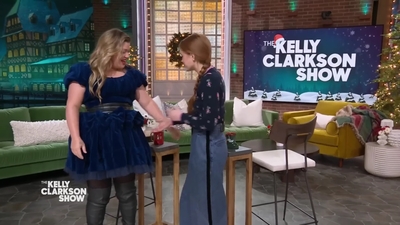 2022-12-15_-_The_Kelly_Clarkson_Show_1_mp412290.jpg