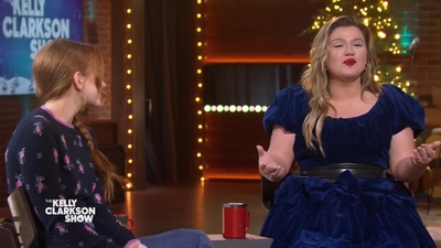 2022-12-15_-_The_Kelly_Clarkson_Show_1_mp412381.jpg