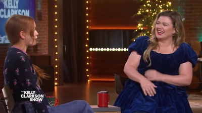 2022-12-15_-_The_Kelly_Clarkson_Show_1_mp412461.jpg