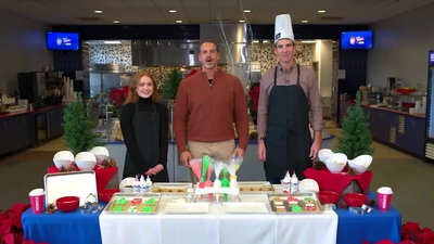 2022-12-22_-_Eli_s_Extras_-_Taylor_Swift_Music_Video_and_Holiday_Cookie_Bake_Off_mp42239.jpg