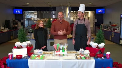 2022-12-22_-_Eli_s_Extras_-_Taylor_Swift_Music_Video_and_Holiday_Cookie_Bake_Off_mp42249.jpg