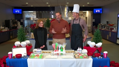 2022-12-22_-_Eli_s_Extras_-_Taylor_Swift_Music_Video_and_Holiday_Cookie_Bake_Off_mp42258.jpg