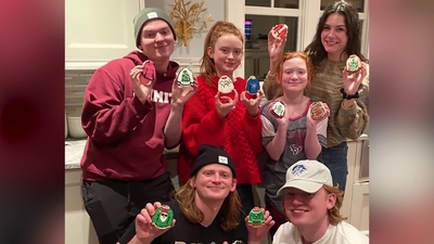 2022-12-22_-_Eli_s_Extras_-_Taylor_Swift_Music_Video_and_Holiday_Cookie_Bake_Off_mp42297.jpg