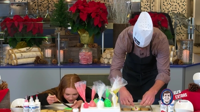 2022-12-22_-_Eli_s_Extras_-_Taylor_Swift_Music_Video_and_Holiday_Cookie_Bake_Off_mp42338.jpg