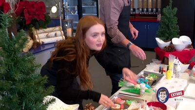 2022-12-22_-_Eli_s_Extras_-_Taylor_Swift_Music_Video_and_Holiday_Cookie_Bake_Off_mp42400.jpg