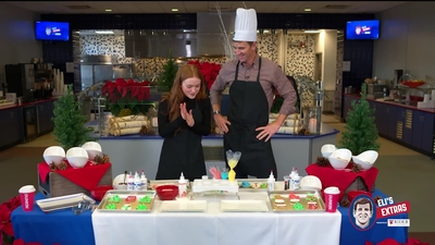 2022-12-22_-_Eli_s_Extras_-_Taylor_Swift_Music_Video_and_Holiday_Cookie_Bake_Off_mp42409.jpg
