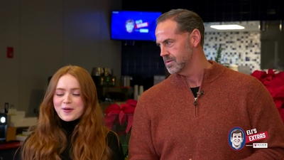 2022-12-22_-_Eli_s_Extras_-_Taylor_Swift_Music_Video_and_Holiday_Cookie_Bake_Off_mp42439.jpg