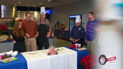 2022-12-22_-_Eli_s_Extras_-_Taylor_Swift_Music_Video_and_Holiday_Cookie_Bake_Off_mp42514.jpg