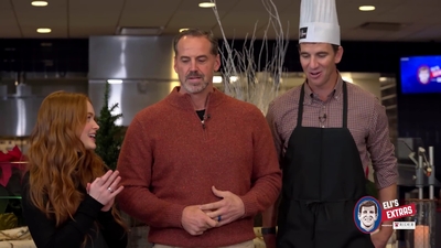 2022-12-22_-_Eli_s_Extras_-_Taylor_Swift_Music_Video_and_Holiday_Cookie_Bake_Off_mp42534.jpg